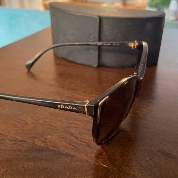 Prada sunglasses - Picture 3 of 4